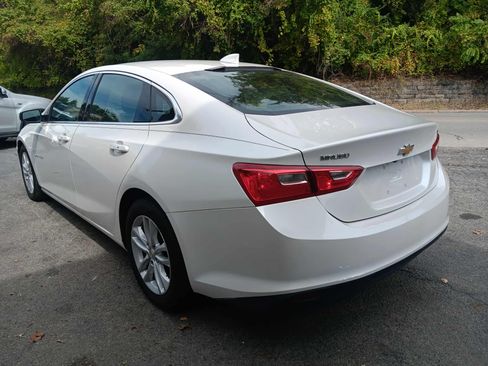 Used 2017 Chevrolet Malibu LT image 2