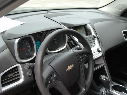 Used 2017 Chevrolet Equinox LS image 17