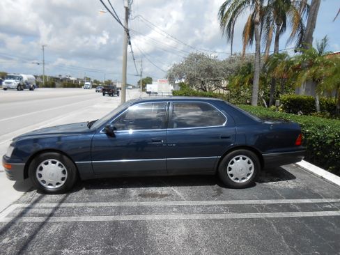 Used 1996 Lexus LS 400 image 2