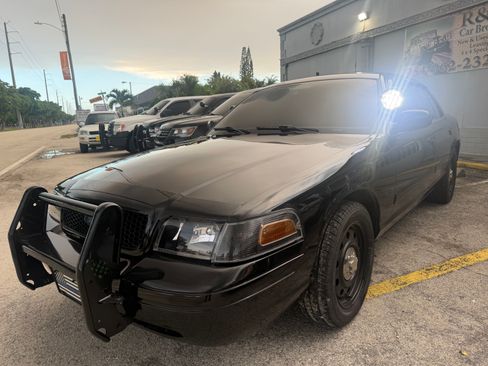 Used 2011 Ford Crown Victoria Police Interceptor RWD image 4