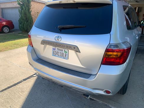 Used 2010 Toyota Highlander Sport image 3