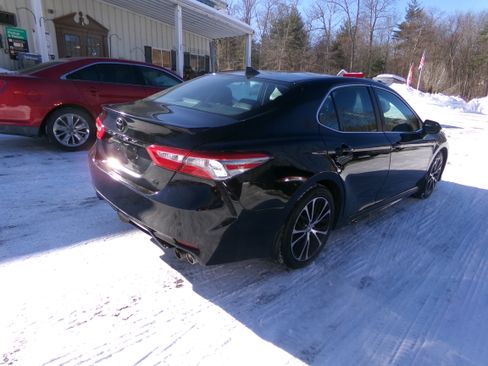 Used 2019 Toyota Camry SE image 5