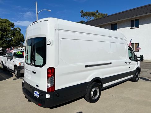 Used 2015 Ford Transit 250 XL image 4