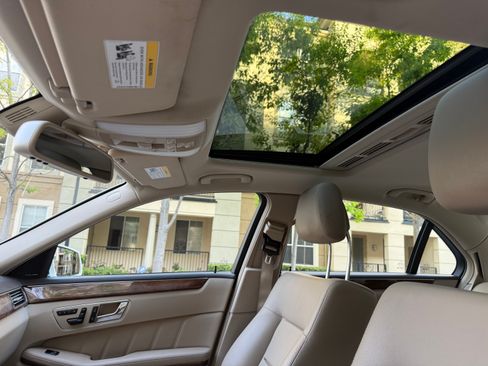 Used 2010 Mercedes-Benz E 350 image 24