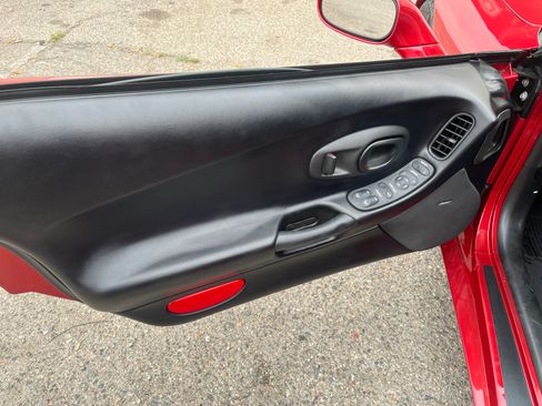 Used 1998 Chevrolet Corvette Coupe RWD image 24