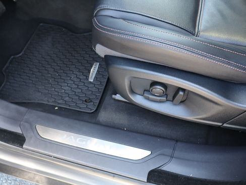 Used 2018 Jaguar F-PACE Prestige AWD/4WD image 19