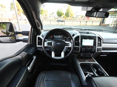 Used 2018 Ford F350 Lariat image 28