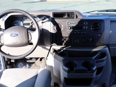 Used 2012 Ford E-350 and Econoline 350 XLT image 14