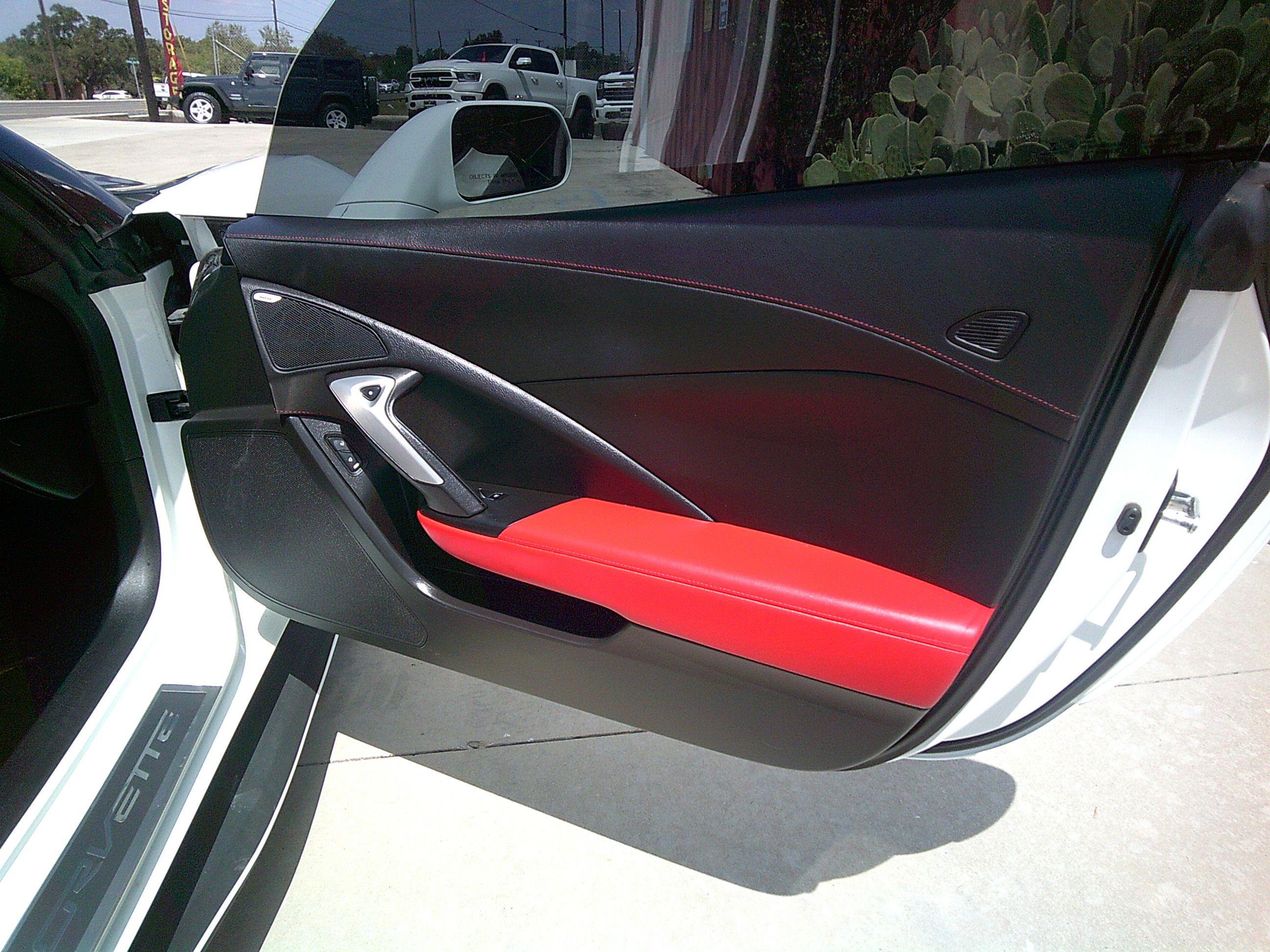 Used 2014 Chevrolet Corvette Stingray Coupe RWD image 8