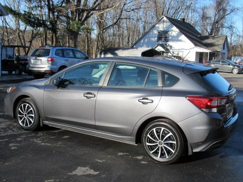 Used 2018 Subaru Impreza 2.0i Premium image 7