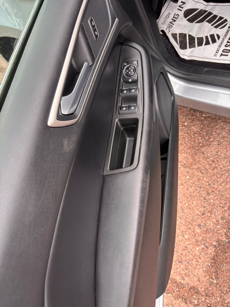 Used 2023 Ford Edge AWD image 7