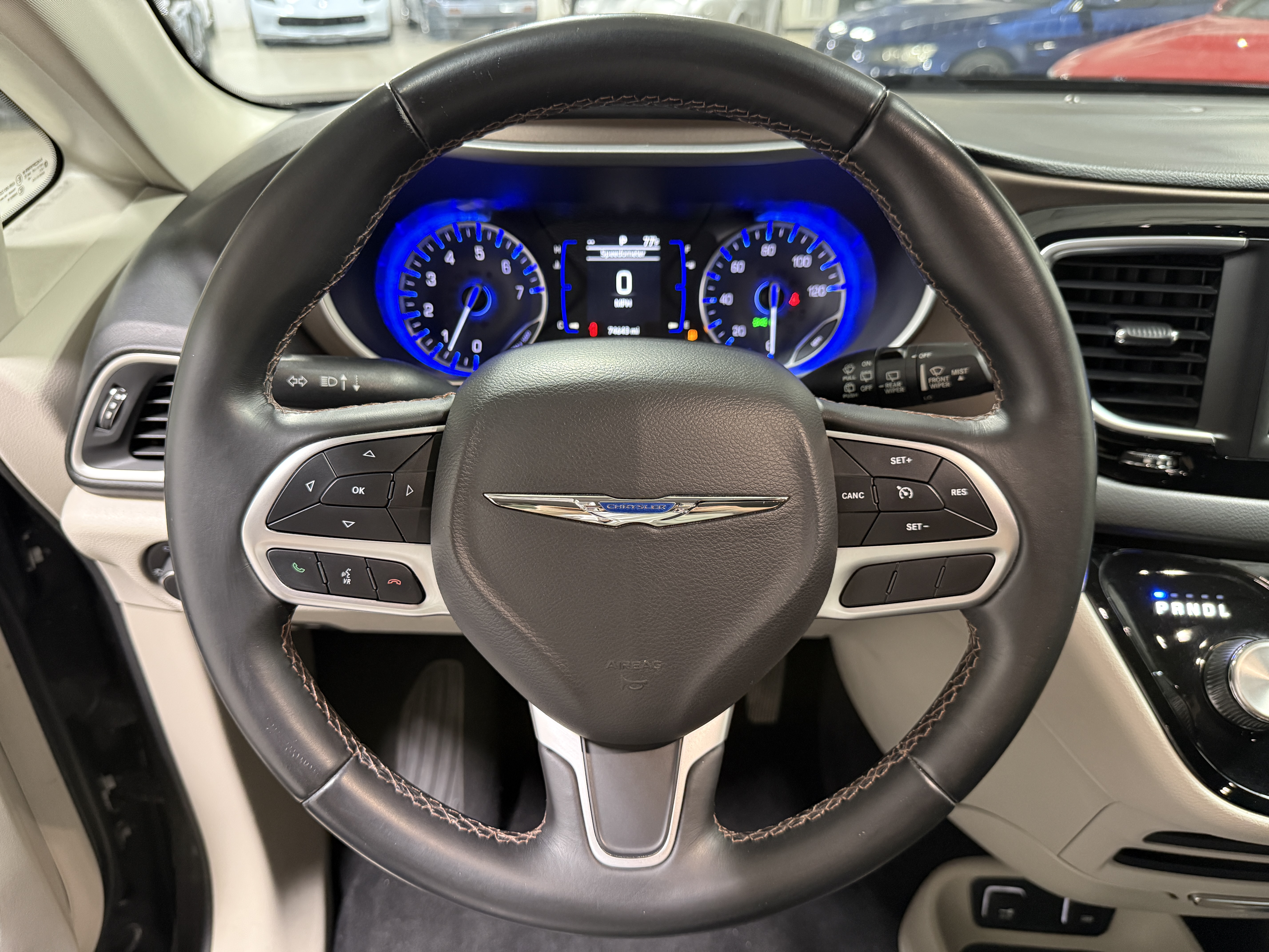 Used 2018 Chrysler Pacifica Touring-L FWD image 26