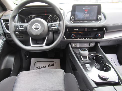 Used 2021 Nissan Rogue SV image 9