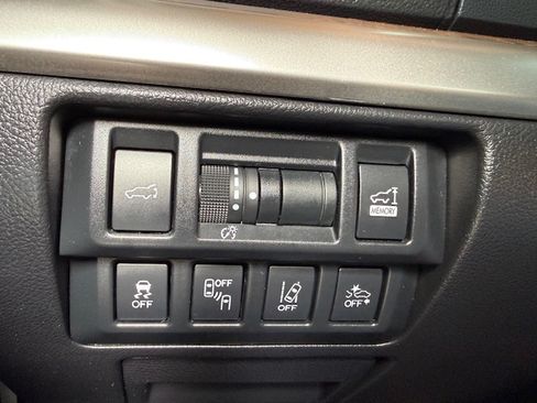 Used 2018 Subaru Outback 3.6R Limited AWD/4WD image 15