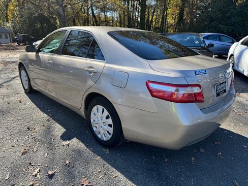 Used 2009 Toyota Camry LE image 2
