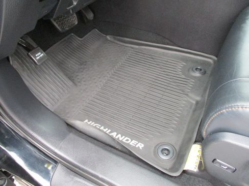 Used 2018 Toyota Highlander XLE image 21