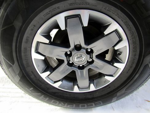 Used 2019 Nissan Frontier PRO-4X image 11