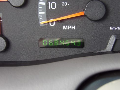 Used 2002 Ford F150 4x4 Regular Cab XLT image 7
