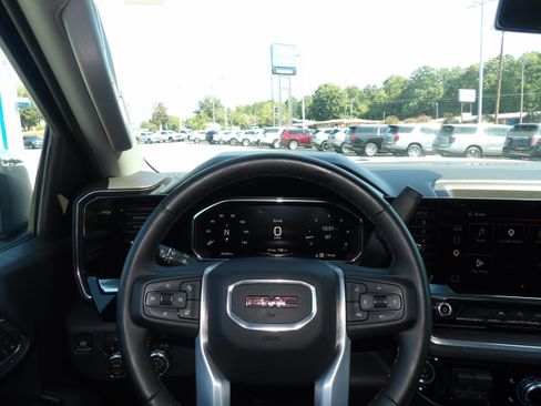 Used 2026 GMC Sierra 1500 4x4 Crew Cab SLT image 2