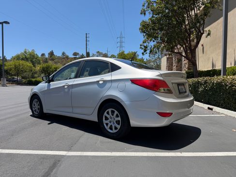 Used 2013 Hyundai Accent GLS Sedan FWD image 4