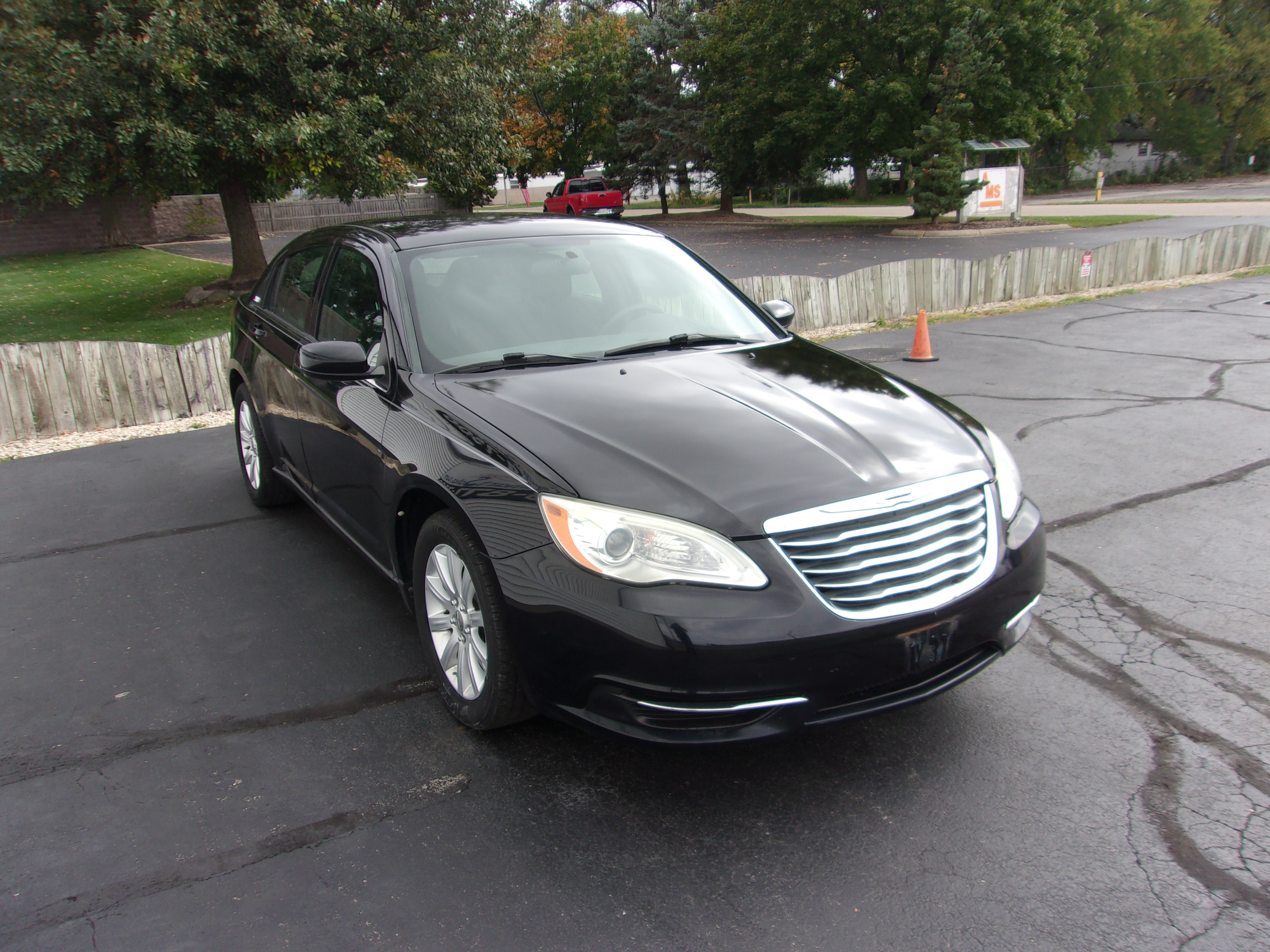 Used 2011 Chrysler 200 Touring Sedan FWD image 2