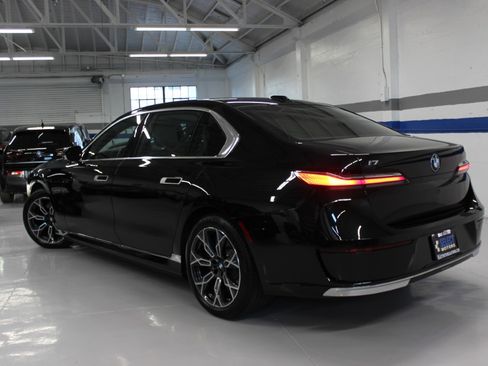 Used 2024 BMW i7 xDrive60 AWD/4WD image 14