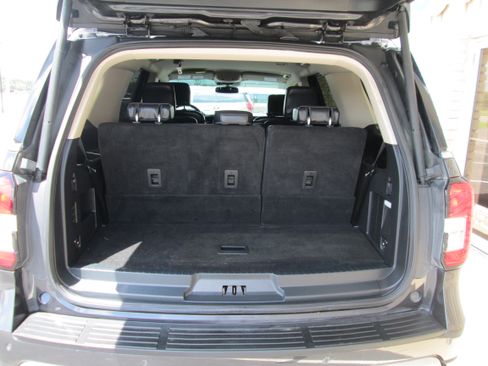 Used 2023 Ford Expedition XLT RWD image 10