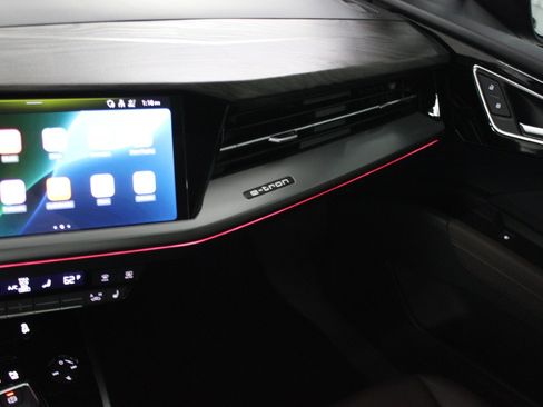 Used 2024 Audi Q4 e-tron Premium Plus image 32