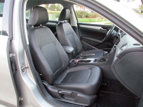 Used 2013 Volkswagen Passat TDI SE image 16