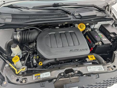 Used 2019 Dodge Grand Caravan SXT image 16