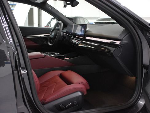 Used 2025 BMW i5 xDrive40 image 45