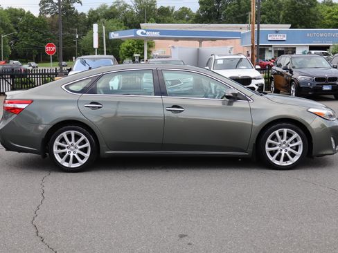 Used 2013 Toyota Avalon XLE Touring FWD image 9