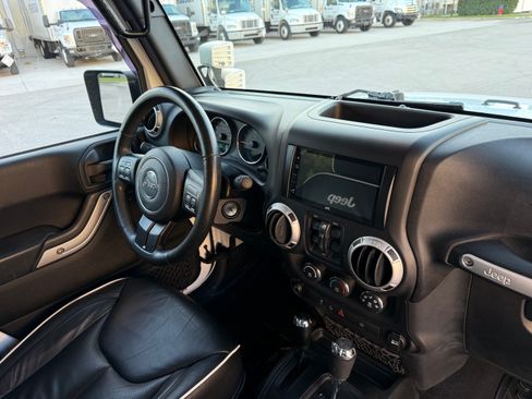 Used 2015 Jeep Wrangler 4WD Unlimited Sahara image 72