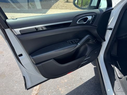 Used 2014 Porsche Cayenne AWD/4WD image 15