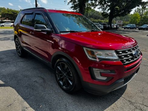 Used 2017 Ford Explorer FWD XLT image 7