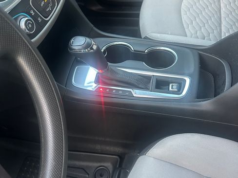 Used 2019 Chevrolet Equinox LS image 42