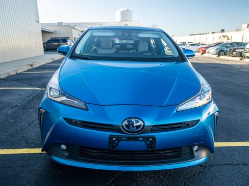 Used 2019 Toyota Prius image 2