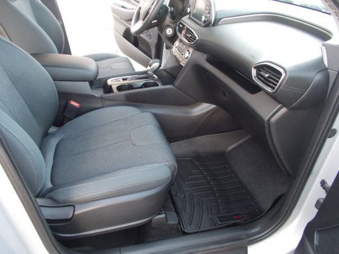 Used 2020 Hyundai Santa Fe SE image 24