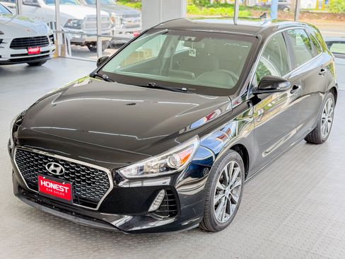 Used 2018 Hyundai Elantra GT Hatchback FWD image 3