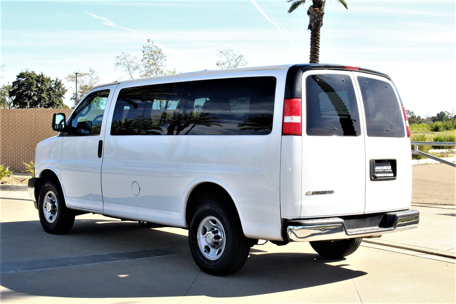 Used 2019 Chevrolet Express 3500 LT RWD image 9
