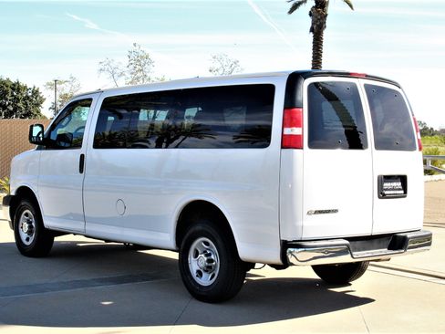 Used 2019 Chevrolet Express 3500 LT image 8