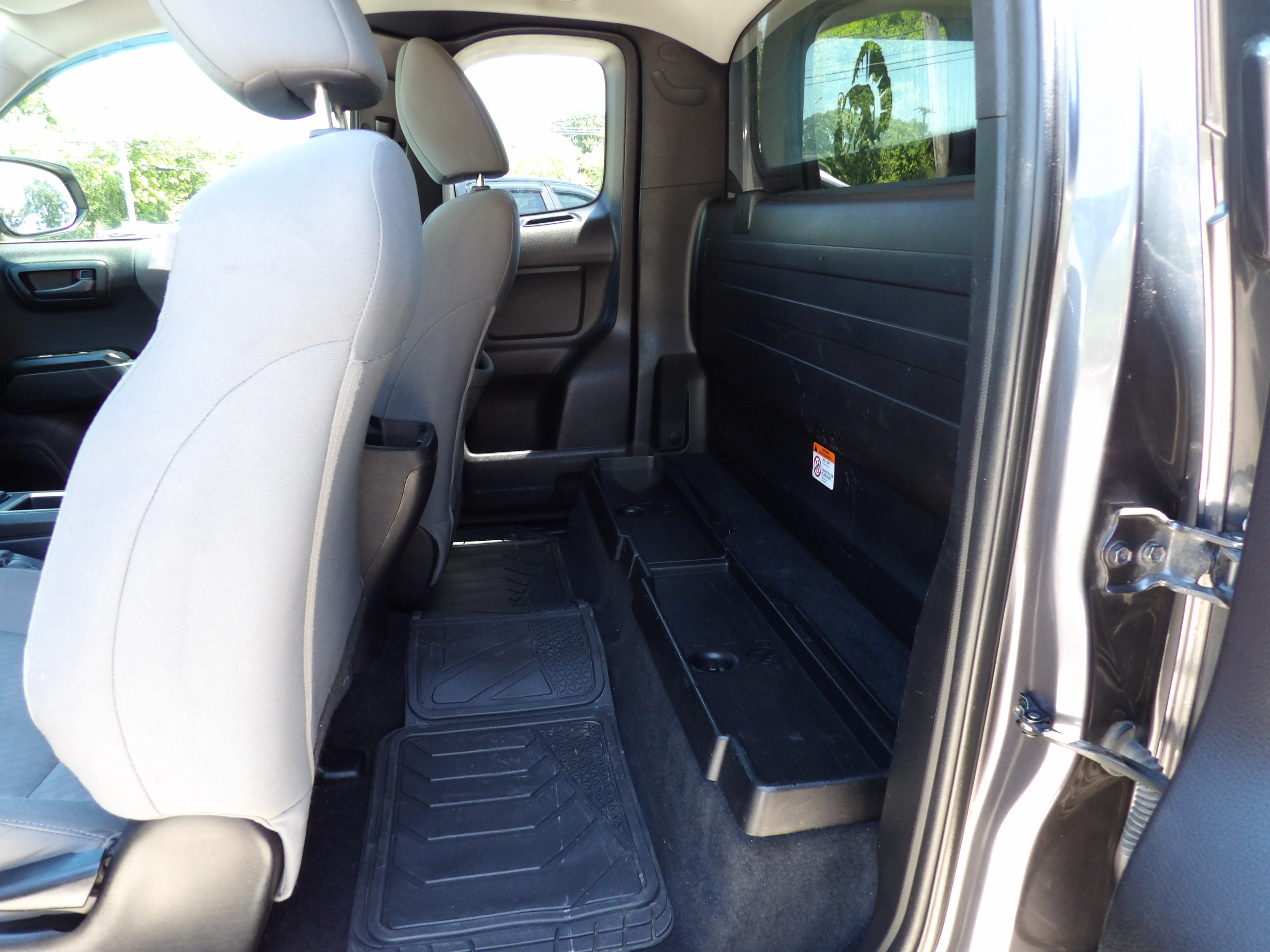 Used 2020 Toyota Tacoma SR AWD/4WD image 8