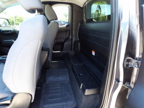 Used 2020 Toyota Tacoma SR image 8