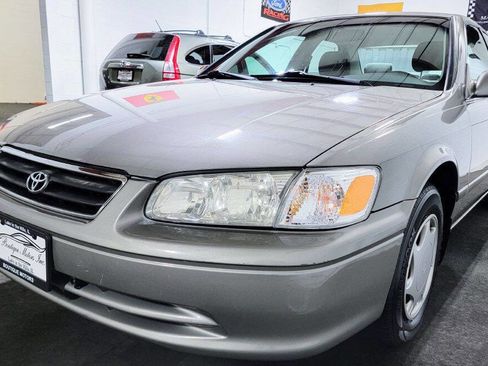 Used 2000 Toyota Camry CE FWD image 10
