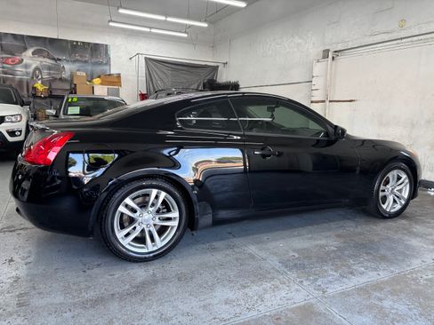 Used 2010 INFINITI G37 image 6