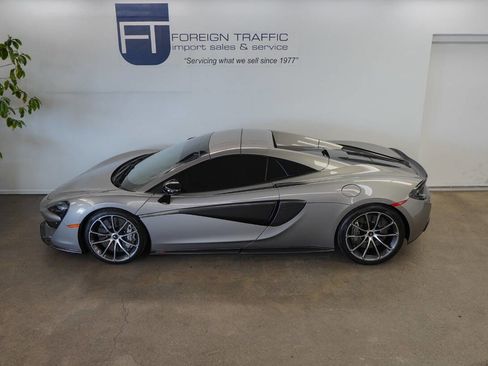 Used 2020 McLaren 570S image 25