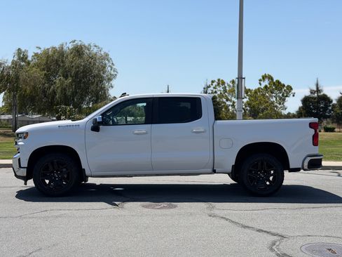 Used 2021 Chevrolet Silverado 1500 2WD Crew Cab LT image 2