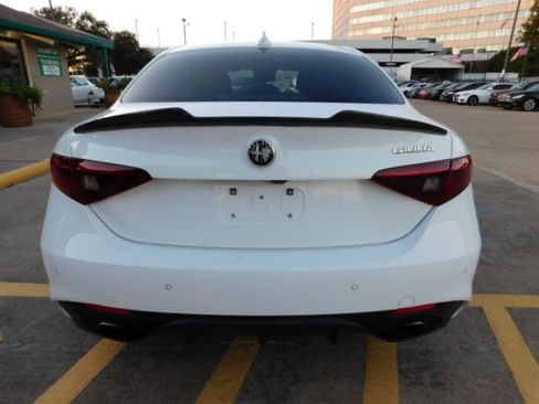 Used 2018 Alfa Romeo Giulia image 7