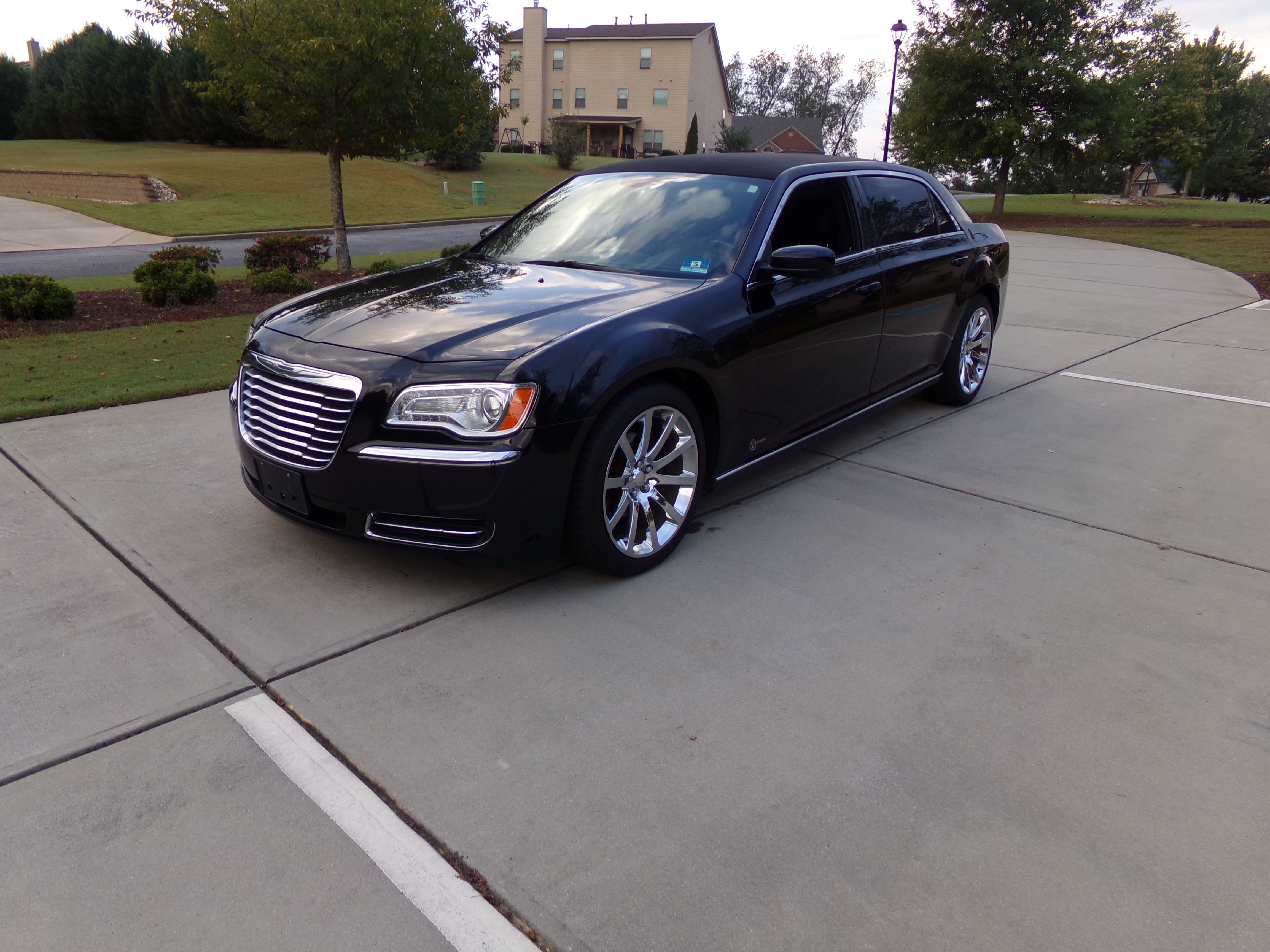 Used 2014 Chrysler 300 S RWD image 2