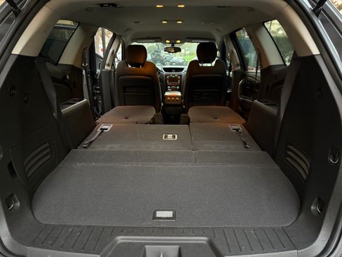 Used 2015 Chevrolet Traverse LT image 1